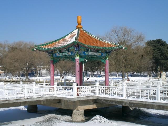 Scenery in the nearby Nan Hu (Southlake)